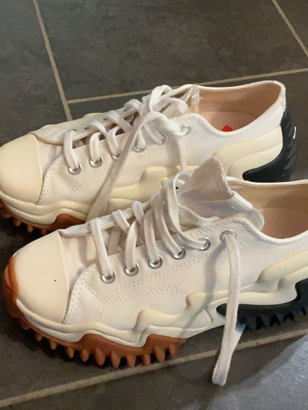 Converse sneakers men’s 5.5, woman’s 7